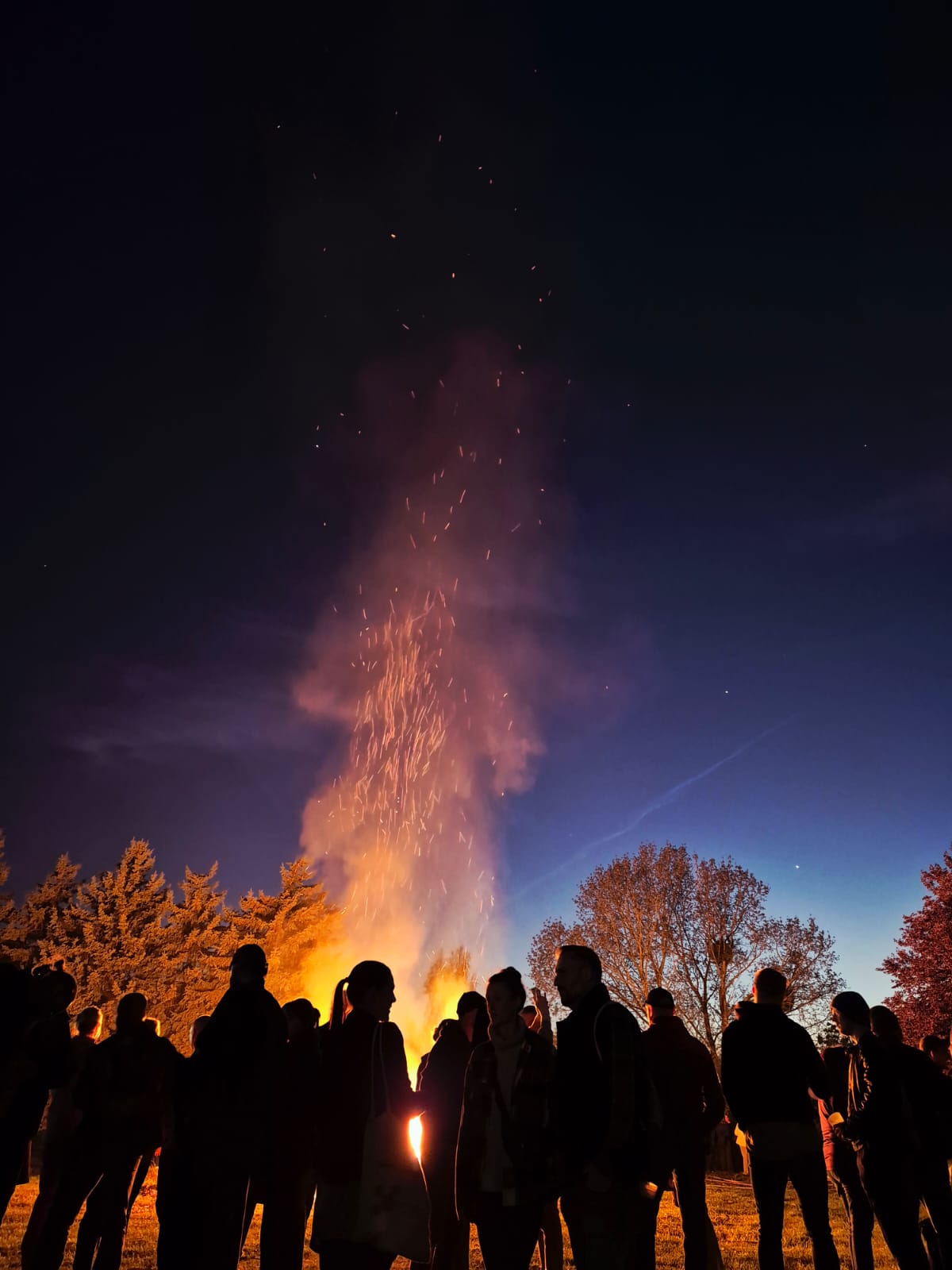 Du betrachtest gerade Rückblick: 21. Hexenfeuer auf dem Sportplatz Reichenberg